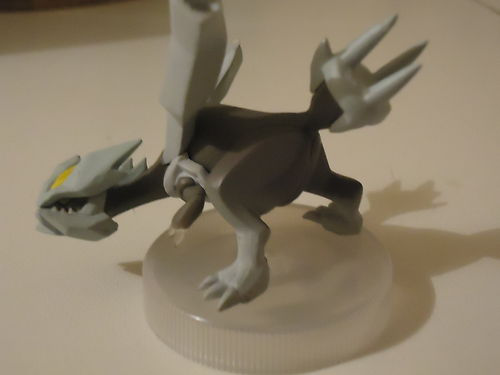 Fichier:Figurine Kyurem (Coffret Kyurem) JCC.png