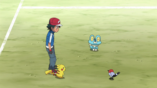 Fichier:XY025 - Pikachu, Grenousse et Passerouge de Sacha (Flash-back).png