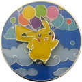 Pin's inclut dans le coffret, arrangé pour représenter Pikachu Volant.