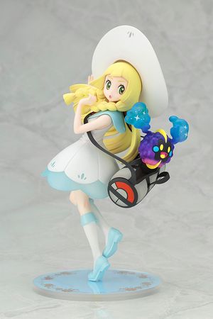 Figurine Lilie avec Cosmog ArtFX.jpg